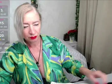 Hunters-woman  live sex cam