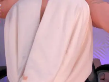 MaryLewis  live sex cam