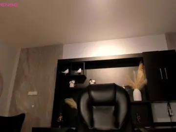 MaryLewis  live sex cam