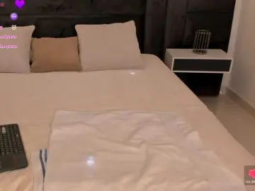 MaryLewis  live sex cam