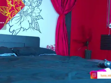 Lunamistyc  live sex cam