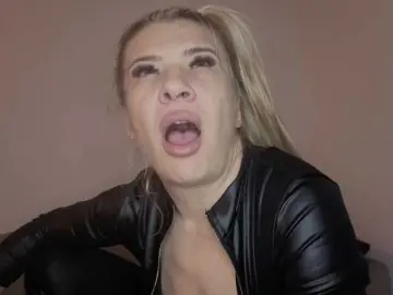 NadyaRubia  live sex cam