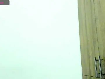 Naomii18  live sex cam