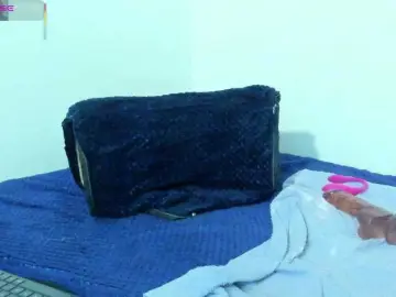 Naomii18  live sex cam