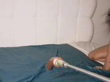 Ebonycutelyn  live sex cam