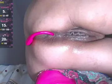 HotMilfSquirt  live sex cam