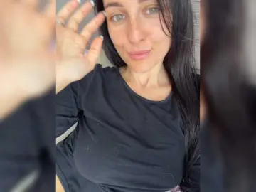 Viksi66  live sex cam