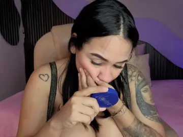 Nicolle-mariee  live sex cam