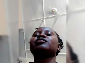 Sexxybusty  live sex cam