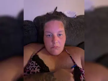 Wetnwild  live sex cam