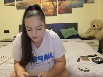 Adellineee  live sex cam