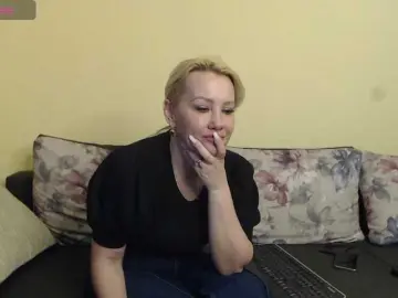 CandyHellenx  live sex cam