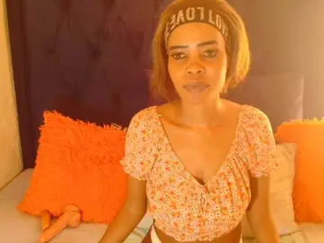Candycherry32  live sex cam