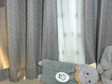 Petite-paola  live sex cam