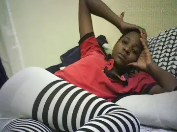 Blackfoxb  live sex cam