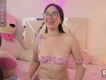 MILAH-TAY  live sex cam