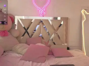 MILAH-TAY  live sex cam