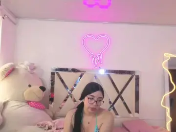 MILAH-TAY  live sex cam