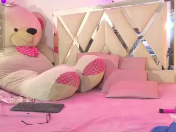 MILAH-TAY  live sex cam