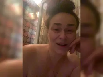 Ladyzlata  live sex cam