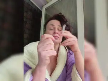 Ladyzlata  live sex cam