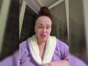 Ladyzlata  live sex cam