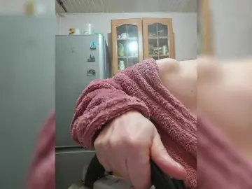 Ladyzlata  live sex cam