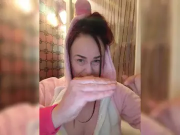 Ladyzlata  live sex cam