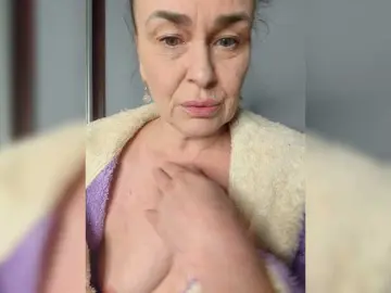 Ladyzlata  live sex cam