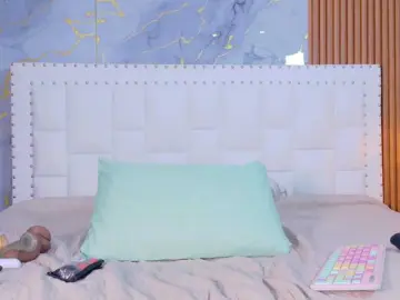 Indiancutiie  live sex cam