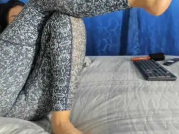 Laravelaa  live sex cam