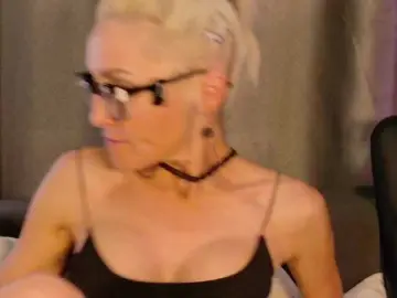 Milforja  live sex cam