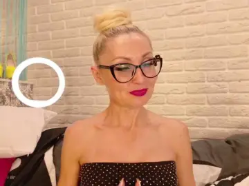 Milforja  live sex cam