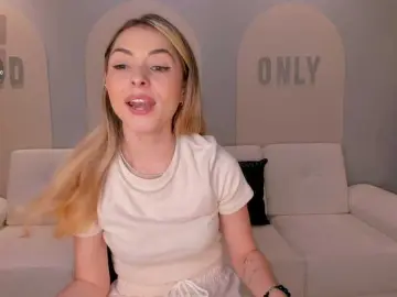 StacyWoods  live sex cam