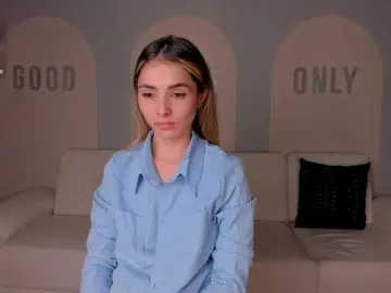 StacyWoods  live sex cam