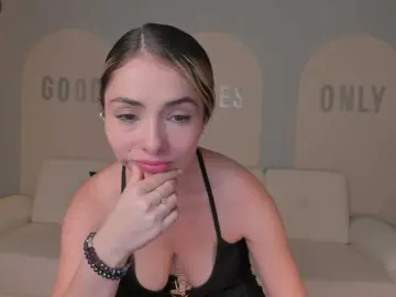 StacyWoods  live sex cam