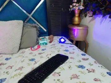 VenuzNaughty  live sex cam