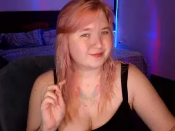 Plushydevil  live sex cam