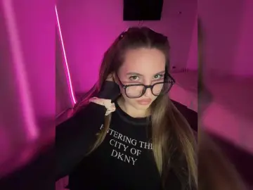 CrisKissa  live sex cam