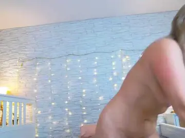 Mari-Lou  live sex cam
