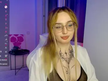 AdeLuna  live sex cam