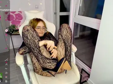 AdeLuna  live sex cam