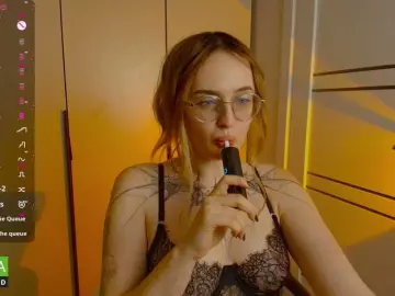 AdeLuna  live sex cam
