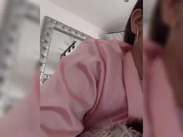 BellaSaint  live sex cam