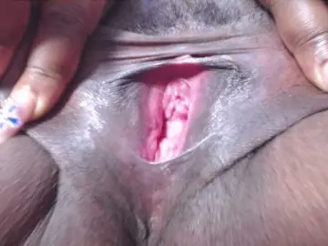 Crystalbee  live sex cam