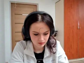 DelfinaStrauss  live sex cam