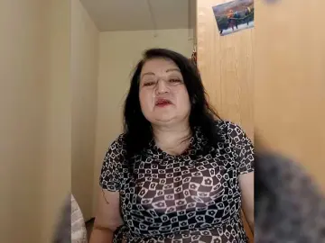 SVETIKBOMBOCHKA  live sex cam