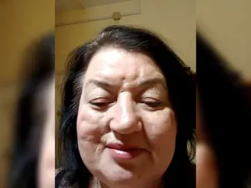 SVETIKBOMBOCHKA  live sex cam