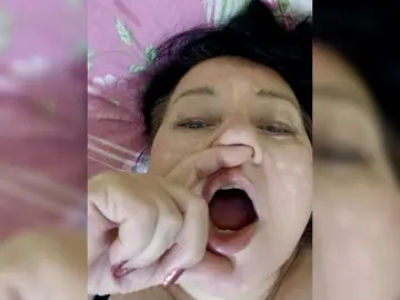 SVETIKBOMBOCHKA  live sex cam