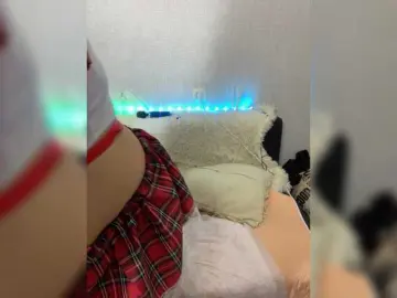 SVETIKBOMBOCHKA  live sex cam